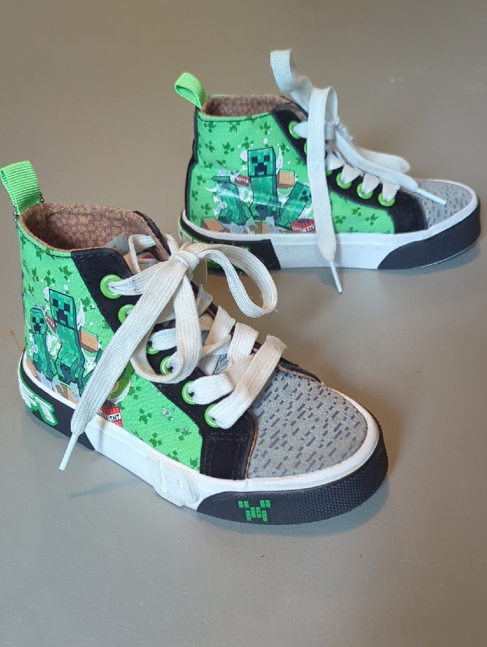 Ground Up Minecraft Creeper Hi Sneaker Kids size 11